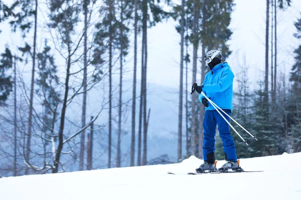 Esquiador Declive Resort Espaço Para Texto Férias Inverno — Fotografia de Stock