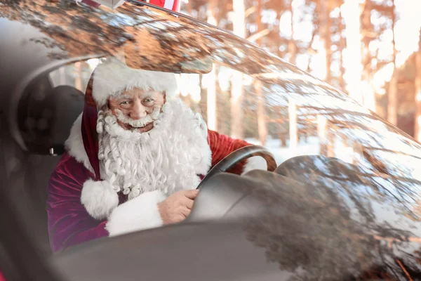 Autentico Babbo Natale Auto Vista Attraverso Parabrezza — Foto Stock