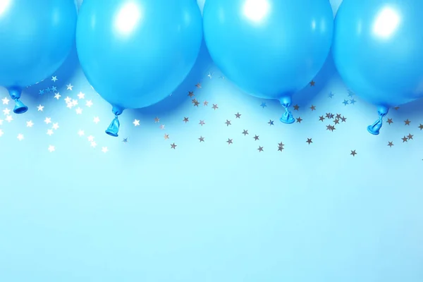 Επίπεδη Lay Σύνθεση Μπαλόνια Και Χώρο Για Κείμενο Έγχρωμο Φόντο — Φωτογραφία Αρχείου