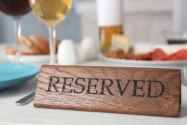 Tablo ayarı ile ayrılmış oturum restoranda