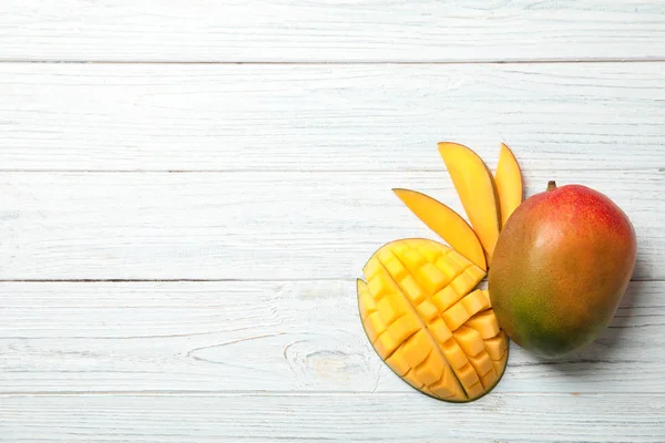 Flat Lay Composition Ripe Mangoes Space Text White Wooden Background — Stock Photo, Image