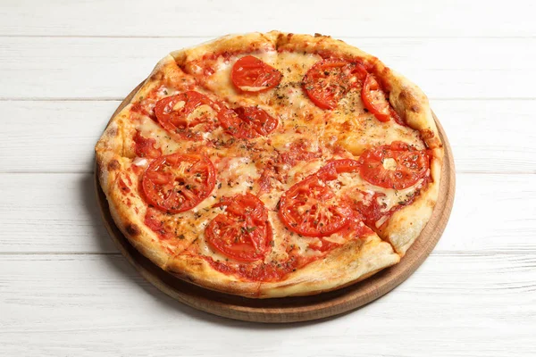 Pizza Queso Caliente Margherita Sobre Fondo Madera Blanca — Foto de Stock