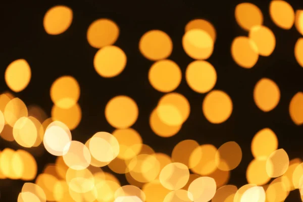 Hermosas Luces Doradas Sobre Fondo Oscuro Efecto Bokeh — Foto de Stock