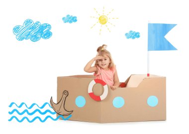 Karton gemi ve deniz manzarası beyaz arka plan üzerinde çizim oynamaya sevimli küçük kız
