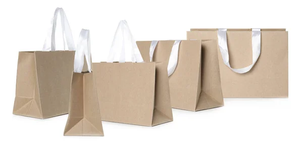 一套纸袋购物在白色背景 用于设计的模型 — 图库照片