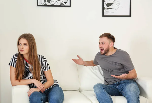 Young Couple Ignoring Each Other Argument Living Room Relationship Problems — Stock Photo, Image