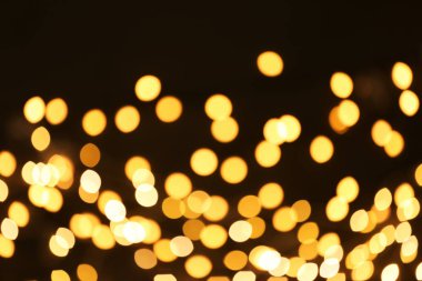 Güzel altın ışık koyu arka plan yok. Bokeh etkisi