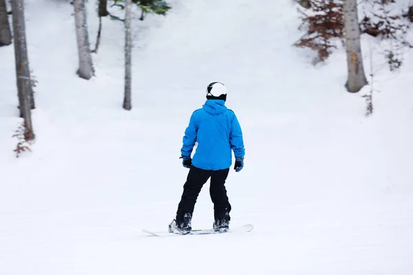 Snowboarder Sul Pendio Resort Vacanze Invernali — Foto Stock