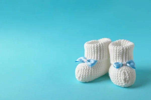 Handgjord Baby Tossor Färgbakgrund Utrymme För Text — Stockfoto
