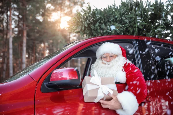 Papai Noel Autêntico Carro Com Caixa Presente Vista Fora — Fotografia de Stock