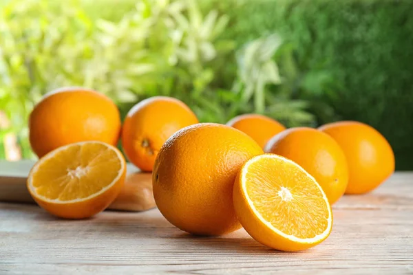 Čerstvé Šťavnaté Pomeranče Dřevěný Stůl Zdravé Ovoce — Stock fotografie