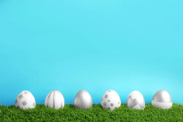 Boyalı Paskalya Yumurtaları Renkli Arka Plan Metin Için Yer Yeşil — Stok fotoğraf