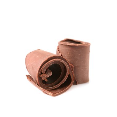 Beyaz arka planda dekorasyon için lezzetli çikolata bukleleri