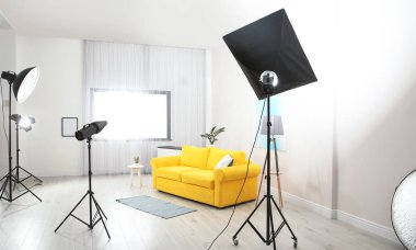 Oturma odası iç tasarım ve profesyonel ekipman fotoğraf Studio örneği