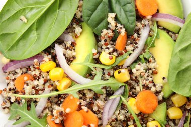 Arka plan olarak sağlıklı taze quinoa salata sebze ile