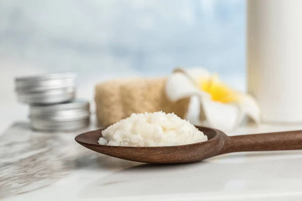 Löffel Mit Sheabutter Auf Marmortisch Nahaufnahme — Stockfoto