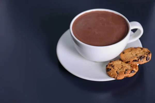 Šálek Aromatického Kakaa Cookies Tmavý Stůl Prostor Pro Text — Stock fotografie