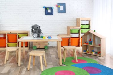 Modern çocuk odası iç masa ve sandalyeleri