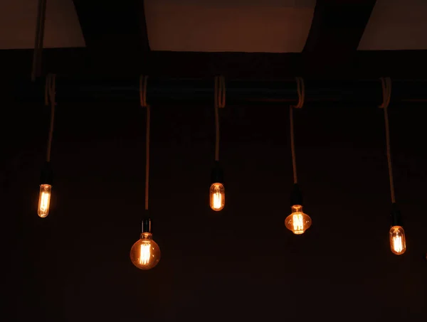 Zářící Lampy Žárovky Temné Místnosti Vnitřní Element — Stock fotografie