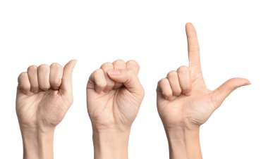 Harfler Asl beyaz arka plan üzerinde gösterilen kadın. İşaret dili