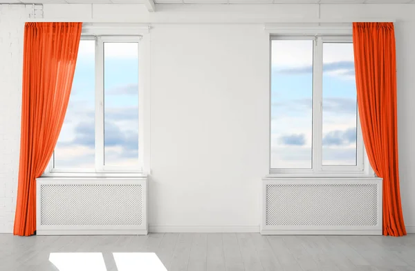 スタイリッシュなカーテンを室内でオレンジ色のモダンな窓 — ストック写真