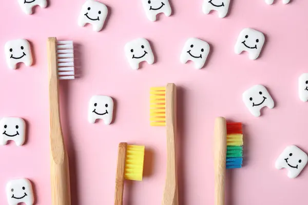 Small Plastic Teeth Happy Faces Wooden Brushes Color Background Flat — Stock Photo, Image