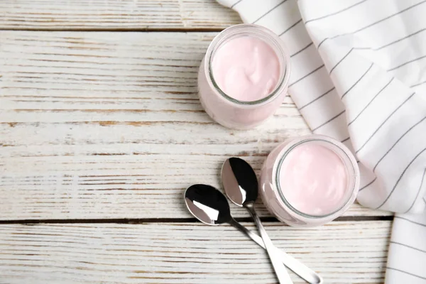 Composición Plana Con Yogur Cremoso Espacio Para Texto Sobre Fondo — Foto de Stock