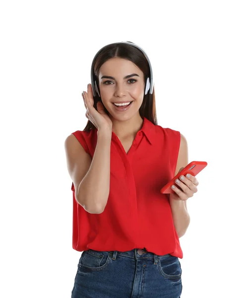 Όμορφη Νεαρή Γυναίκα Ακούτε Μουσική Ακουστικά Λευκό Φόντο — Φωτογραφία Αρχείου