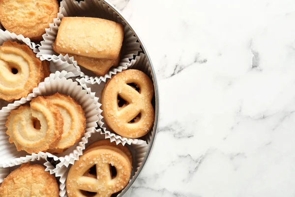 Caja Lata Con Galletas Mantequilla Danesa Mesa Mármol Vista Superior — Foto de Stock