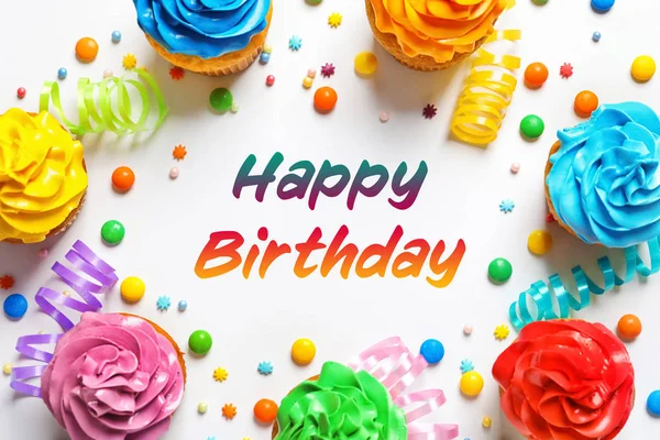 Frame Gemaakt Van Kleurrijke Cupcakes Tekst Happy Birthday Lichte Achtergrond — Stockfoto