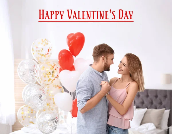 Jong Koppel Met Lucht Ballonnen Slaapkamer Tekst Happy Valentine Day — Stockfoto