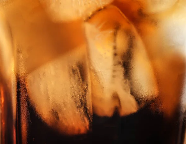 Szkło Smaczny Orzeźwiający Cola Lodem Zbliżenie — Zdjęcie stockowe