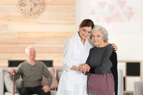 Elderly Woman Female Caregiver Living Room Space Text — Stock Photo, Image