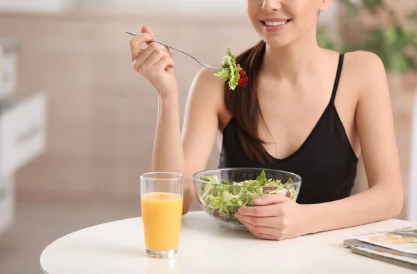 Young Woman Fitness Clothes Having Healthy Breakfast Home Closeup — Stock Photo, Image