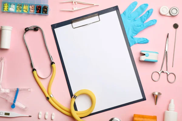 Composição Leigos Planos Com Objetos Médicos Fundo Cor Espaço Para — Fotografia de Stock