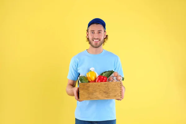 Livraison Homme Tenant Sac Papier Avec Des Produits Alimentaires Intérieur — Photo