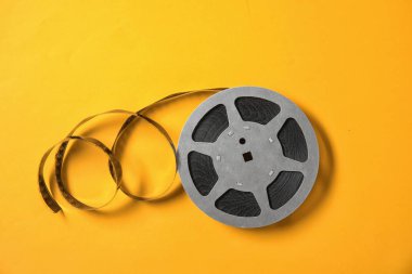 Film reel renk arka plan, üstten görünüm üzerinde. Sinema üretim