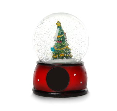 Kar küresi ile Noel ağacı üzerinde beyaz izole
