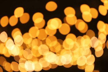 Güzel altın ışık koyu arka plan yok. Bokeh etkisi