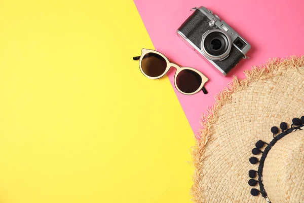 Composição Leigos Planos Com Acessórios Verão Câmera Espaço Para Texto — Fotografia de Stock