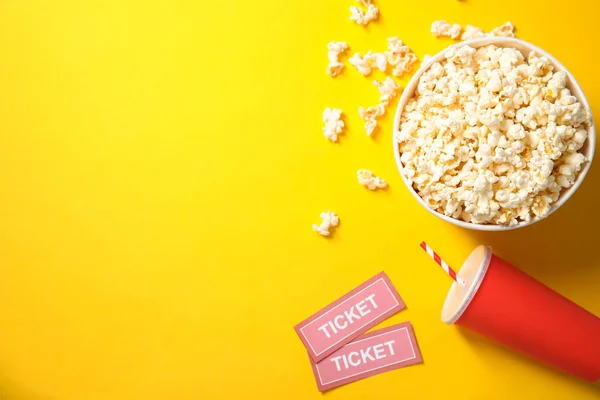 Lägenheten Låg Komposition Med Popcorn Och Utrymme För Text Färg — Stockfoto