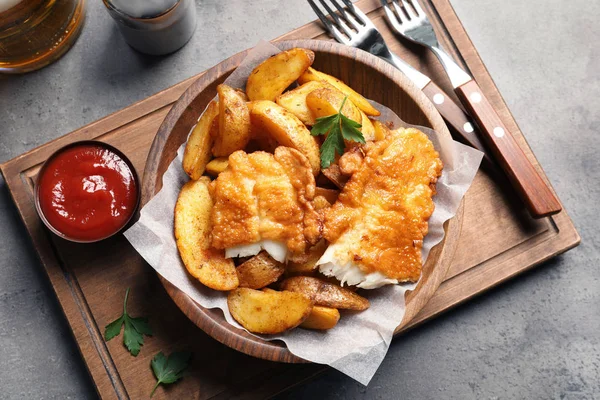 Leckere Traditionelle Britische Fisch Und Kartoffelchips Auf Dem Tisch Draufsicht — Stockfoto