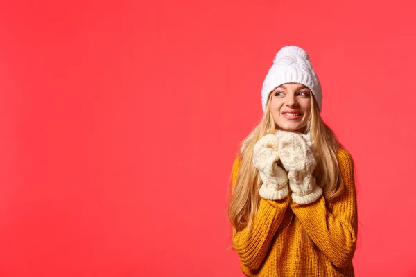 Portrait Emotional Young Woman Stylish Hat Sweater Scarf Color Background — Stock Photo, Image