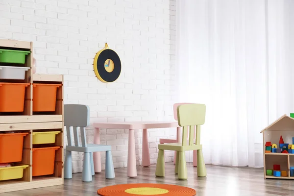 Quarto Infantil Moderno Interior Com Mesa Cadeiras — Fotografia de Stock