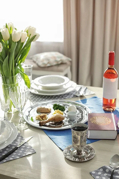 Tabel Diende Voor Pascha Pesach Seder Binnenshuis — Stockfoto