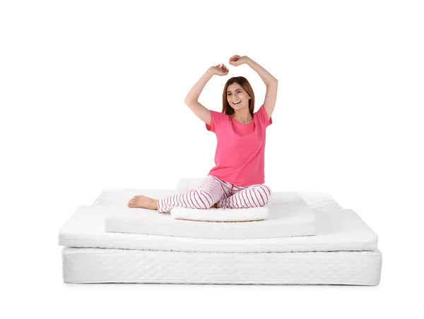 Femme Assise Sur Une Pile Matelas Sur Fond Blanc — Photo