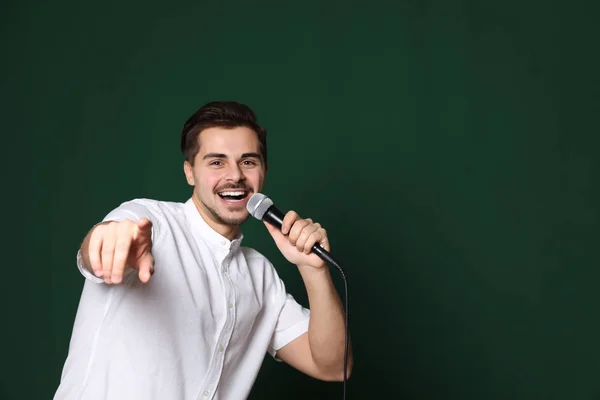 Young Handsome Man Casual Clothes Singing Microphone Color Background Space — Stock Photo, Image