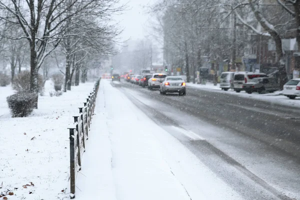 Ulicy Samochodów Dzień Burzę Śniegu — Zdjęcie stockowe
