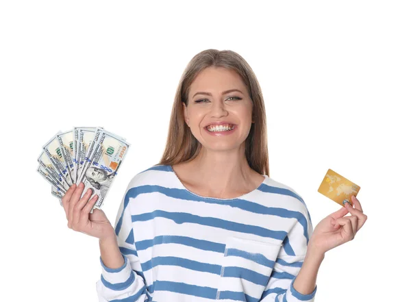 お金および白い背景の上のクレジット カードの幸せな若い女性の肖像画 — ストック写真