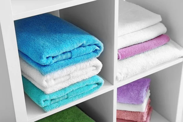 Folded Colorful Clean Soft Towels Shelves — Stock Photo, Image